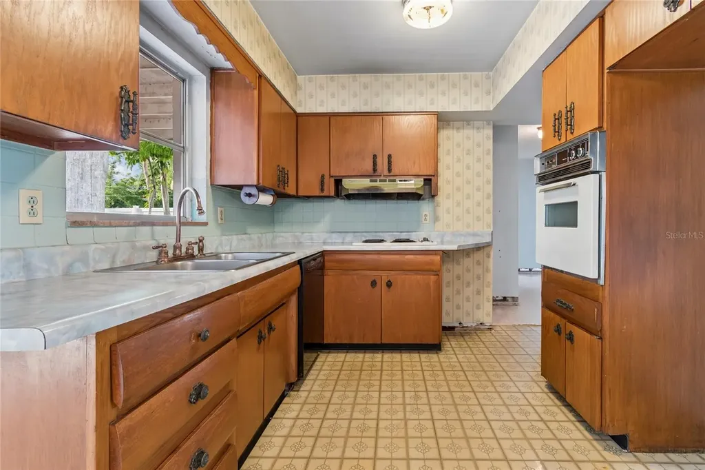 4703 S Renellie Drive Tampa FL 33611