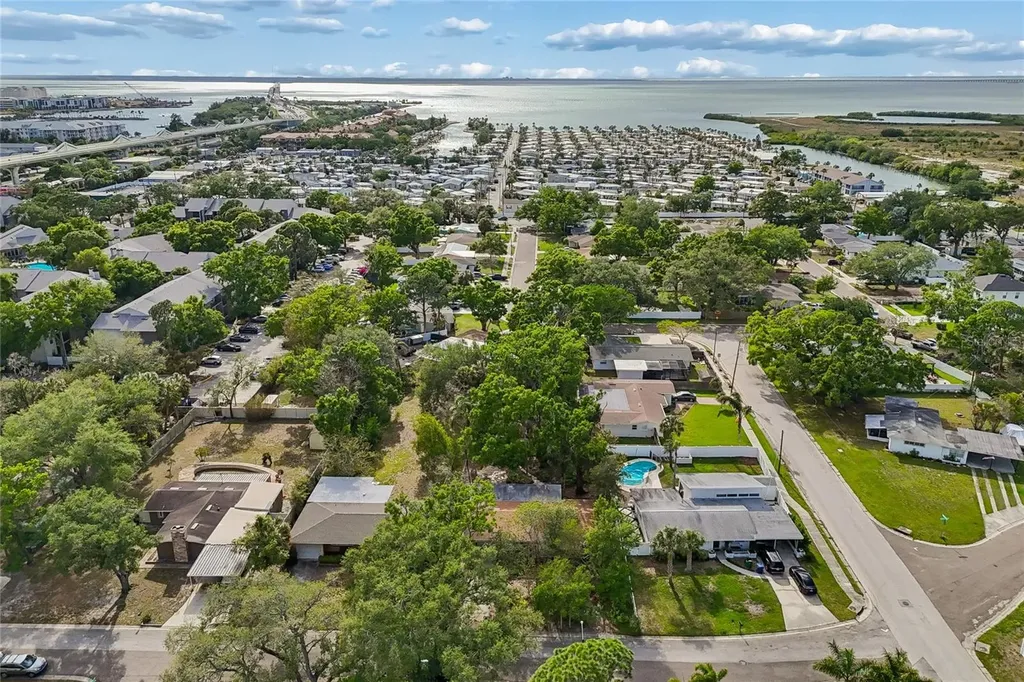 4703 S Renellie Drive Tampa FL 33611