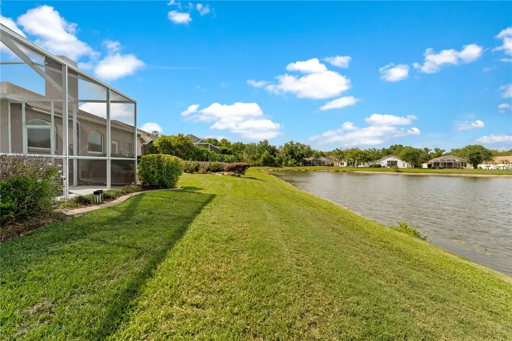 9442 Hunters Pond Drive Tampa FL 33647
