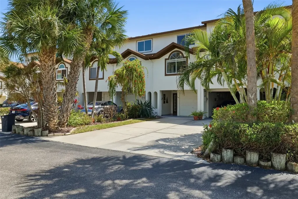 381 Madeira Circle Tierra Verde FL 33715