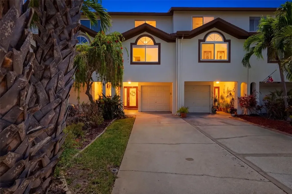 381 Madeira Circle Tierra Verde FL 33715