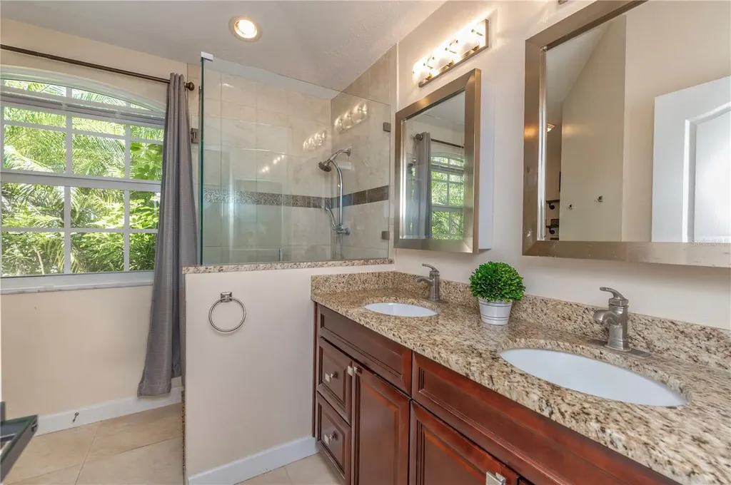 8426 Poydras Lane Tampa FL 33635