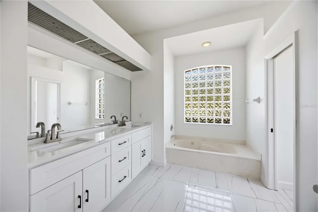 562 Oak Bay Drive Osprey FL 34229