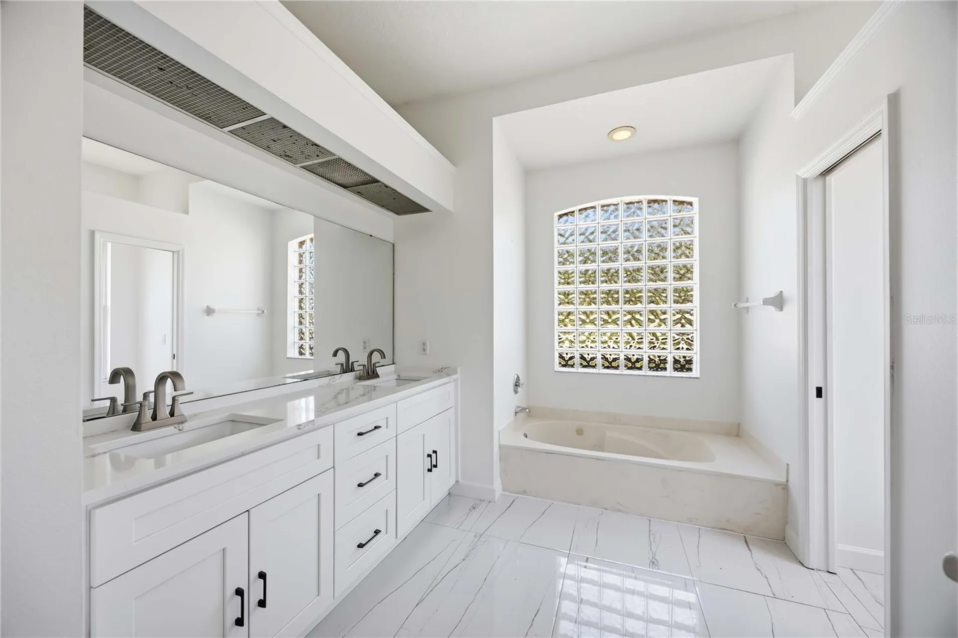 562 Oak Bay Drive Osprey FL 34229
