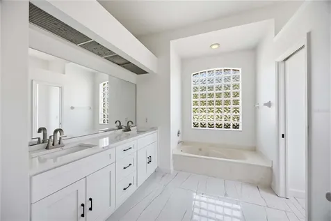 562 Oak Bay Drive Osprey FL 34229