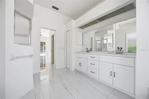 562 Oak Bay Drive Osprey FL 34229