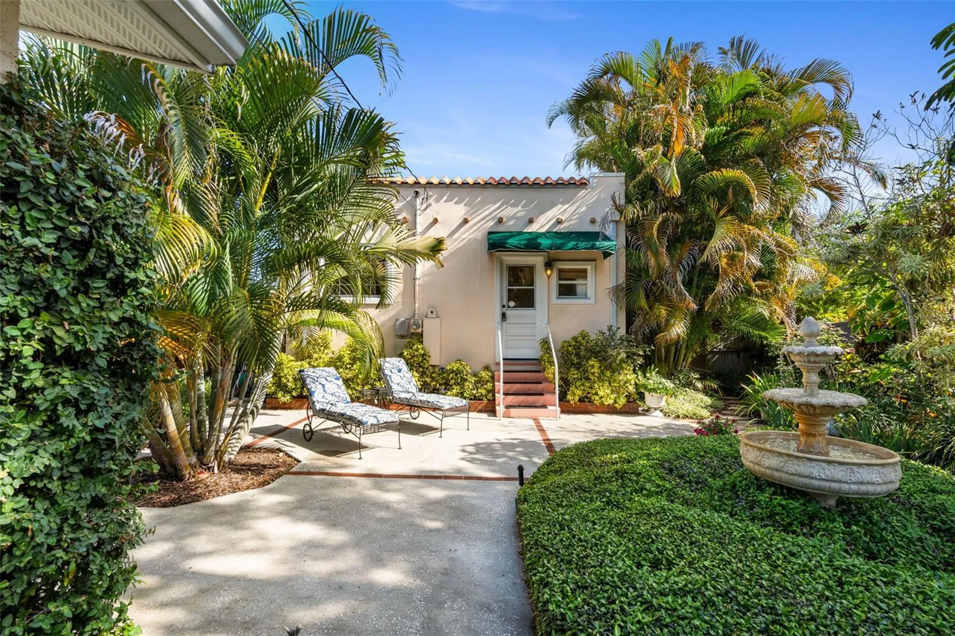762 23rd Avenue N St Petersburg FL 33704
