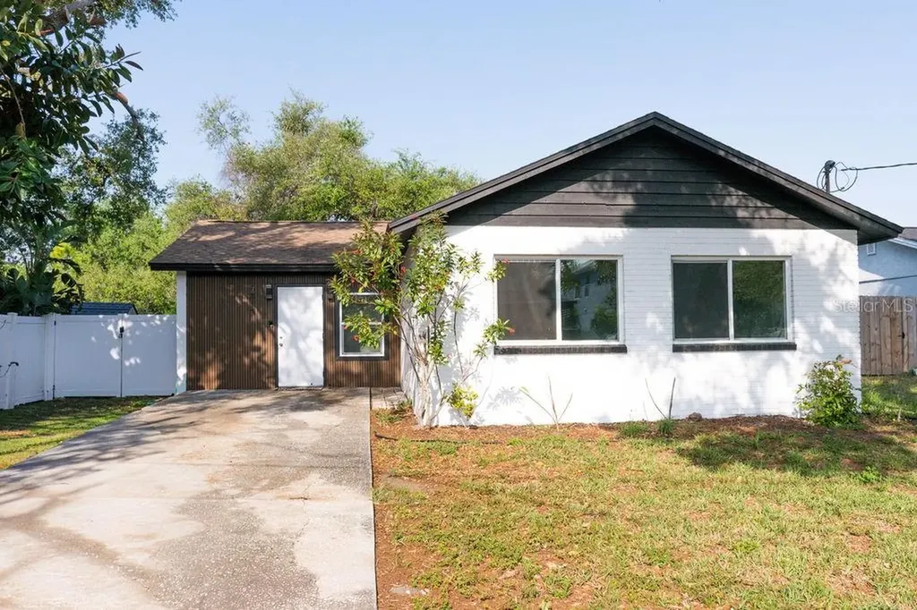 6813 S Himes Avenue Tampa FL 33611