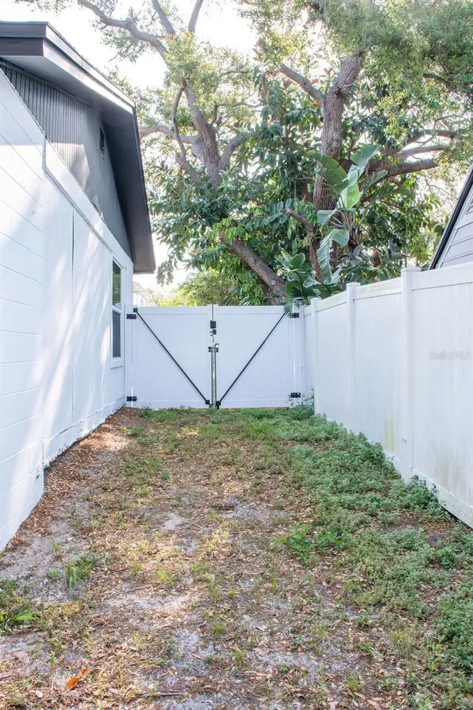 6813 S Himes Avenue Tampa FL 33611