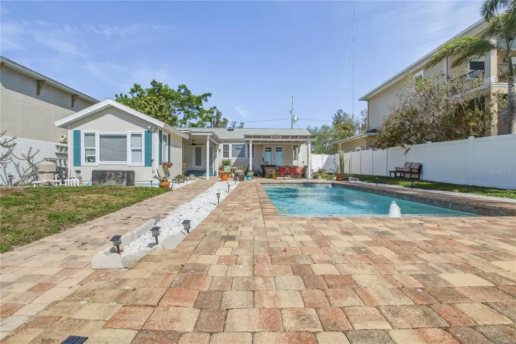950 Weedon Drive NE St Petersburg FL 33702