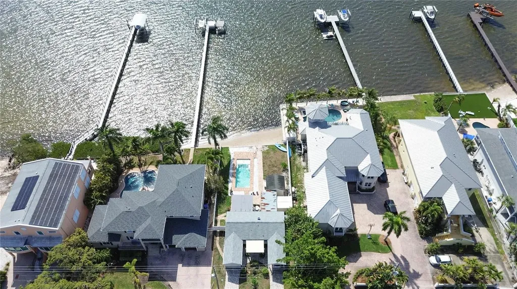 950 Weedon Drive NE St Petersburg FL 33702