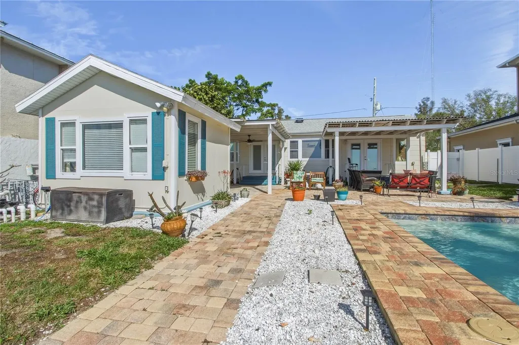 950 Weedon Drive NE St Petersburg FL 33702