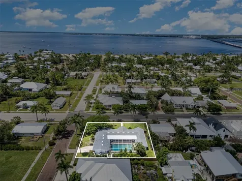 625 W Olympia Avenue Punta Gorda FL 33950