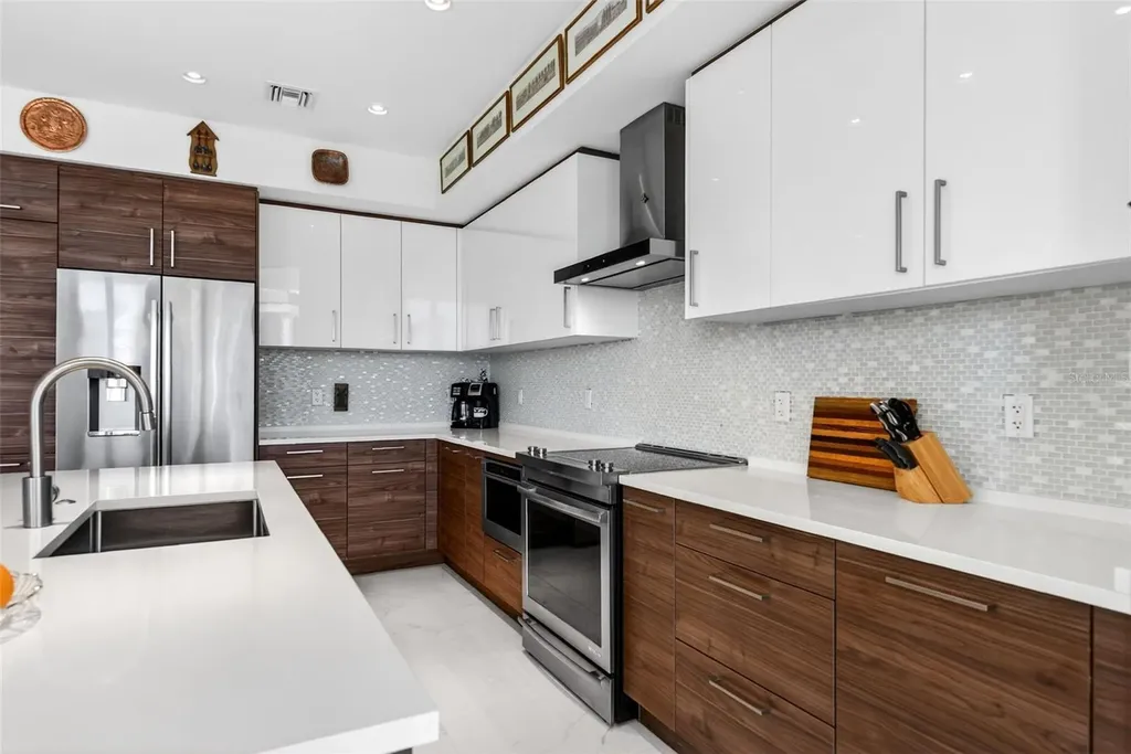111 S Pineapple Avenue Sarasota FL 34236