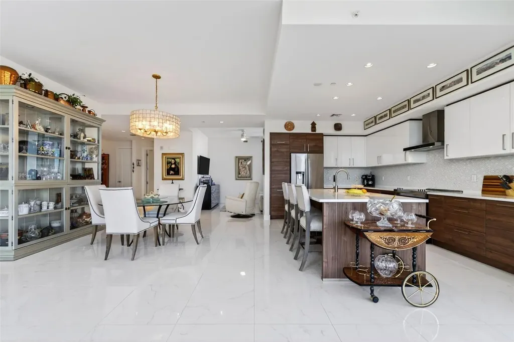 111 S Pineapple Avenue Sarasota FL 34236