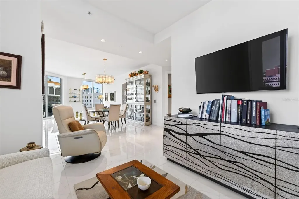 111 S Pineapple Avenue Sarasota FL 34236