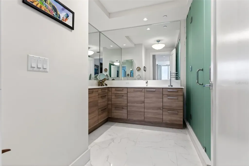 111 S Pineapple Avenue Sarasota FL 34236