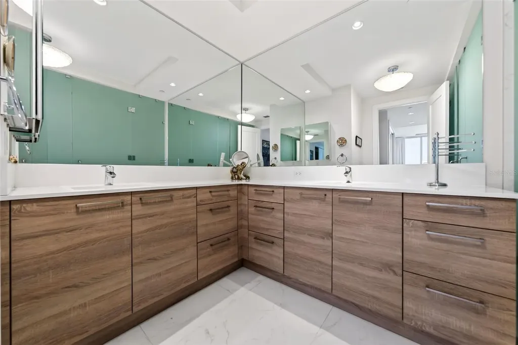 111 S Pineapple Avenue Sarasota FL 34236