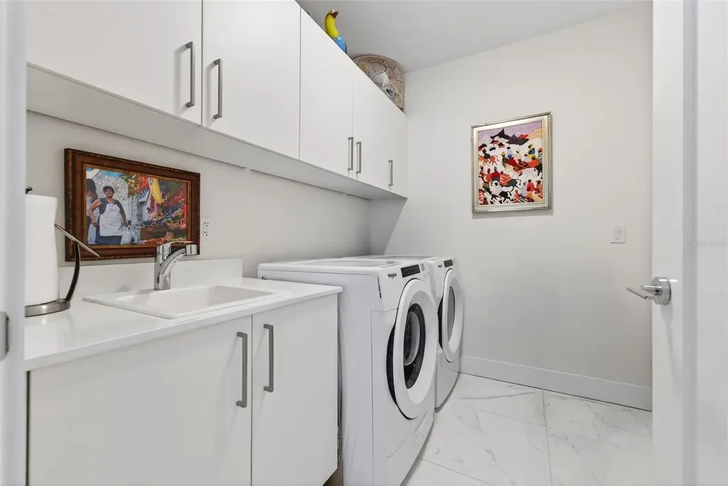 111 S Pineapple Avenue Sarasota FL 34236