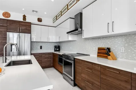111 S Pineapple Avenue Sarasota FL 34236