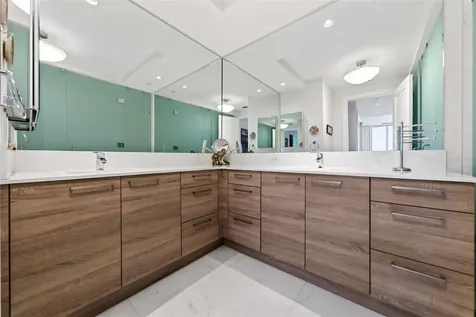 111 S Pineapple Avenue Sarasota FL 34236