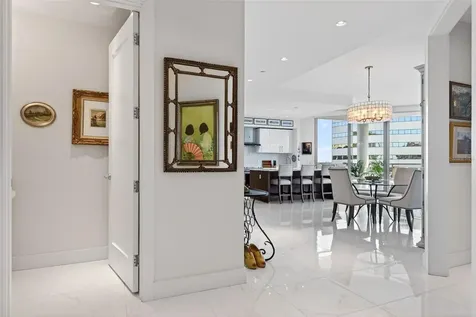 111 S Pineapple Avenue Sarasota FL 34236