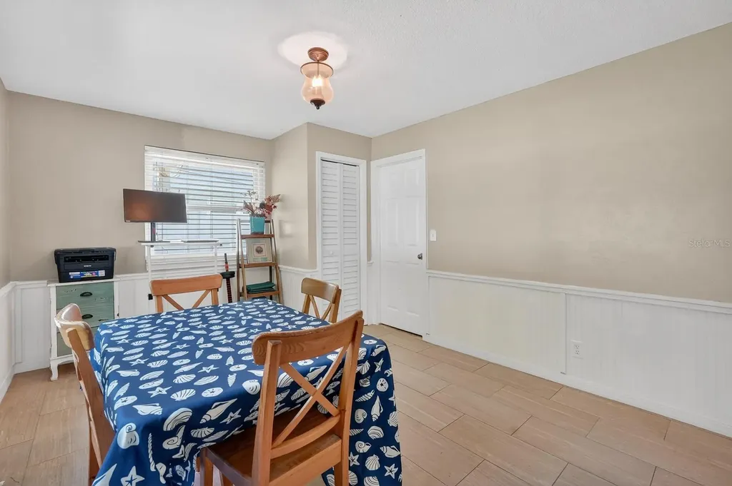 327 London Road Daytona Beach FL 32117