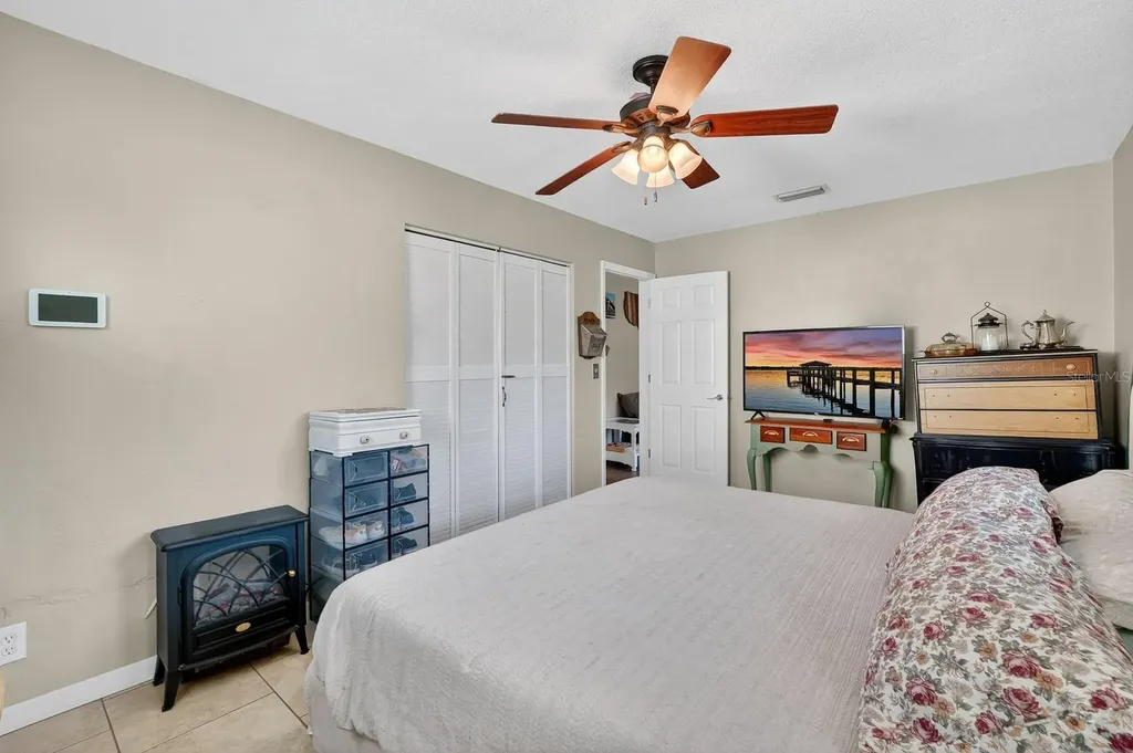 327 London Road Daytona Beach FL 32117