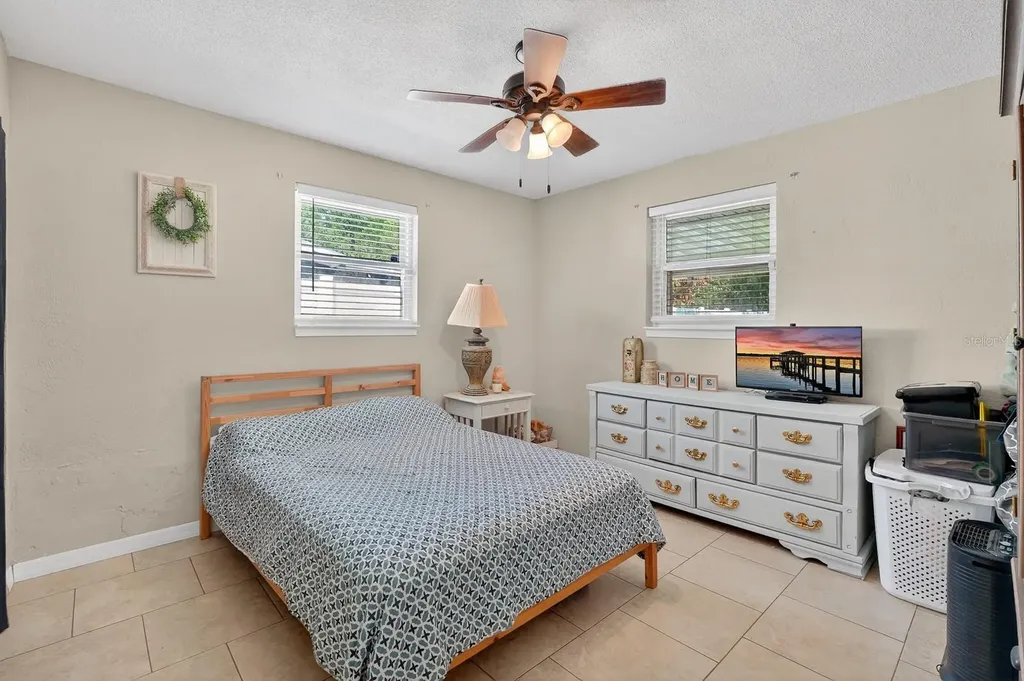 327 London Road Daytona Beach FL 32117