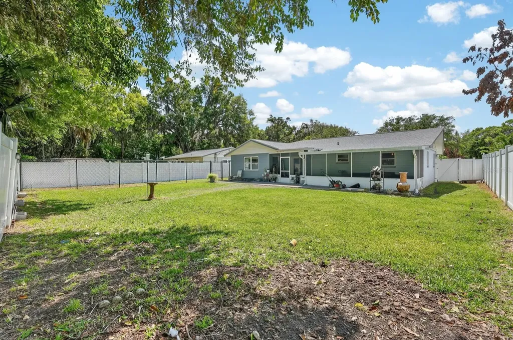327 London Road Daytona Beach FL 32117