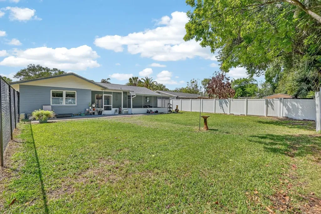 327 London Road Daytona Beach FL 32117
