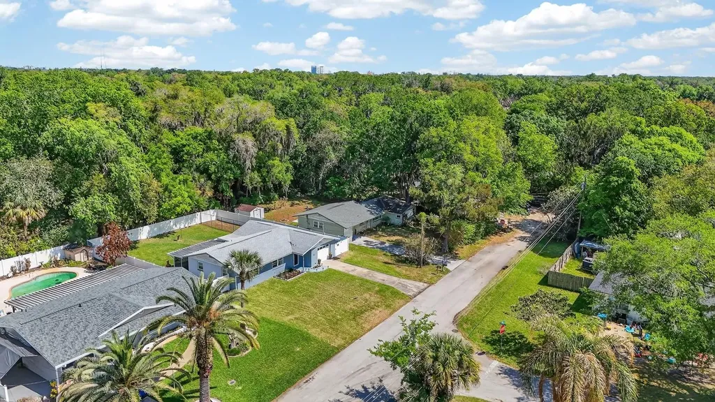 327 London Road Daytona Beach FL 32117