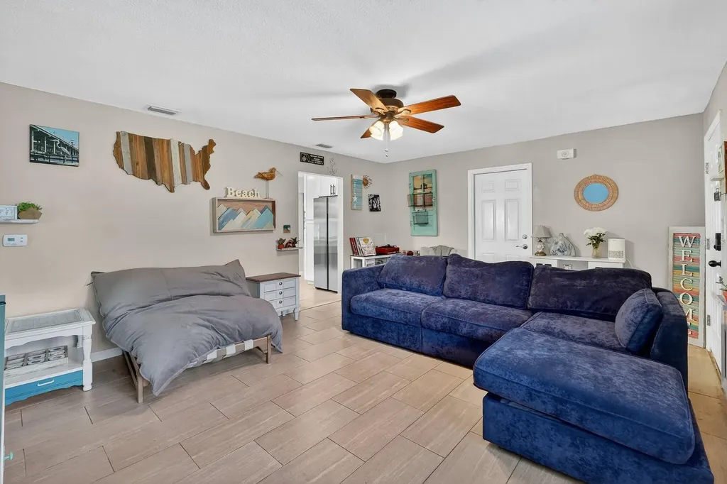327 London Road Daytona Beach FL 32117