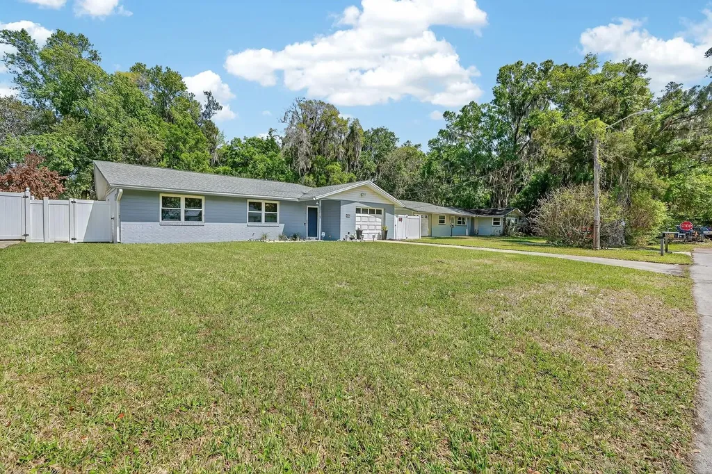 327 London Road Daytona Beach FL 32117