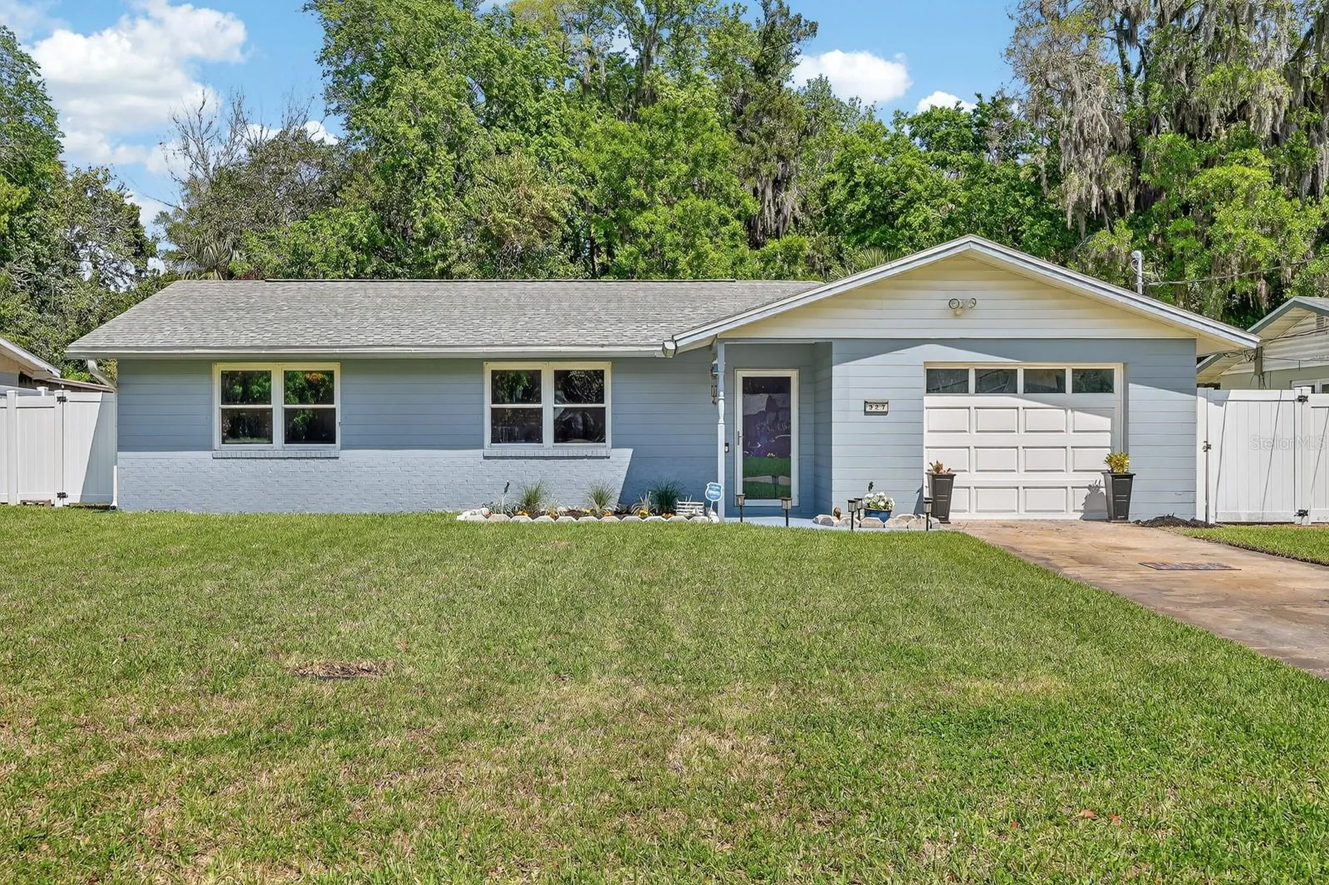 327 London Road Daytona Beach FL 32117