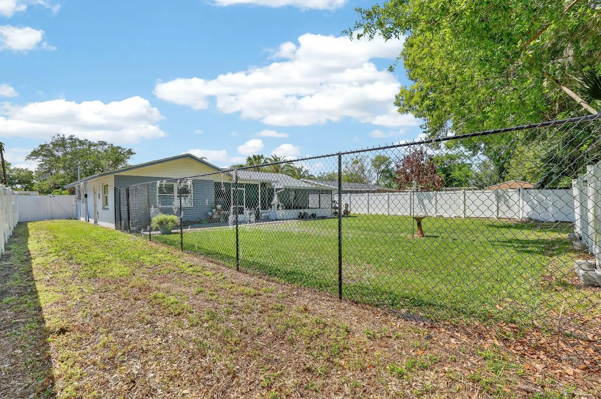 327 London Road Daytona Beach FL 32117