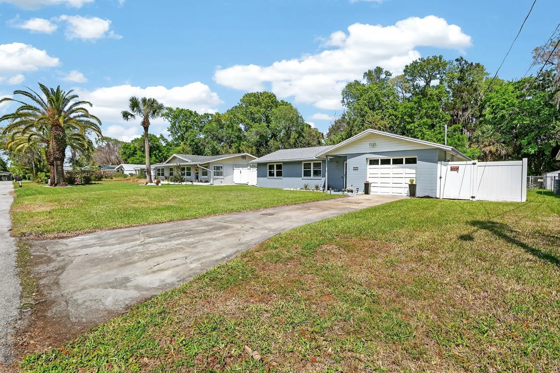 327 London Road Daytona Beach FL 32117