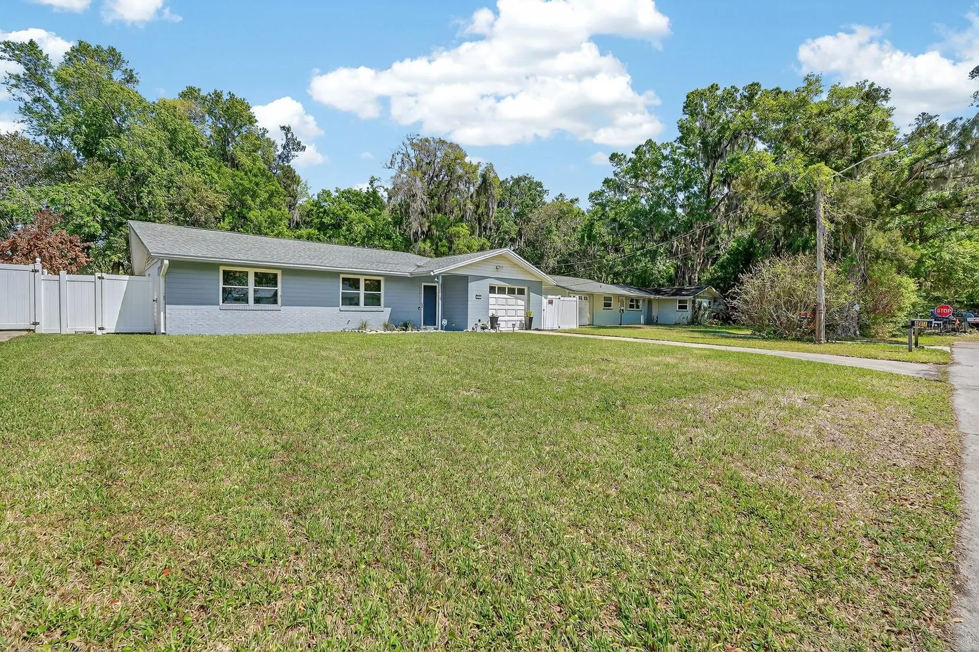 327 London Road Daytona Beach FL 32117