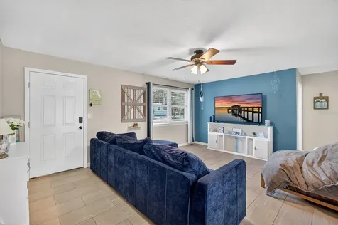 327 London Road Daytona Beach FL 32117