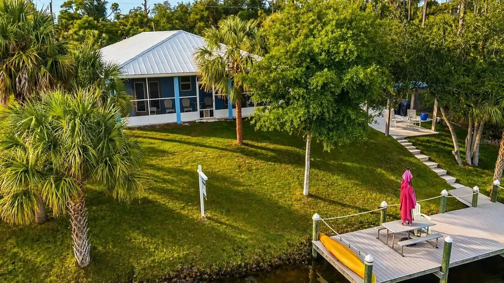 2074 & 2076 Como Street Port Charlotte FL 33948