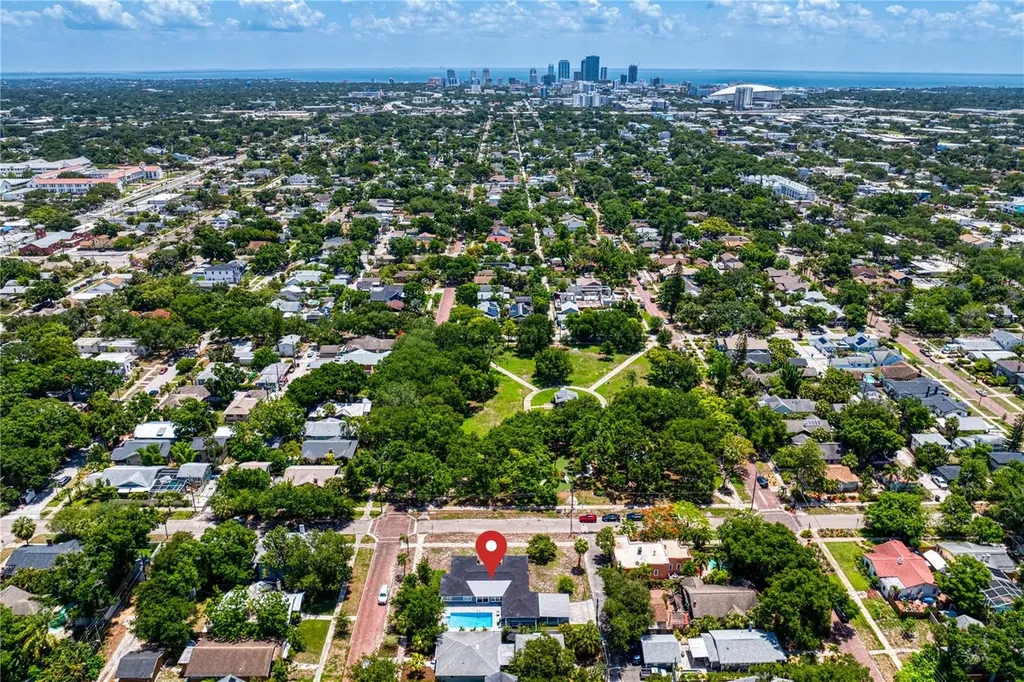 262 30th Street N St Petersburg FL 33713
