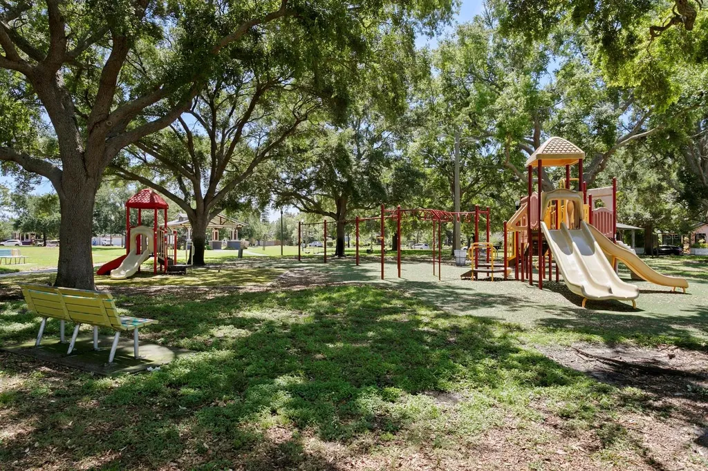 262 30th Street N St Petersburg FL 33713