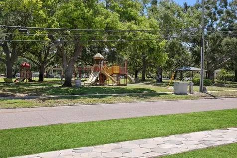 262 30th Street N St Petersburg FL 33713