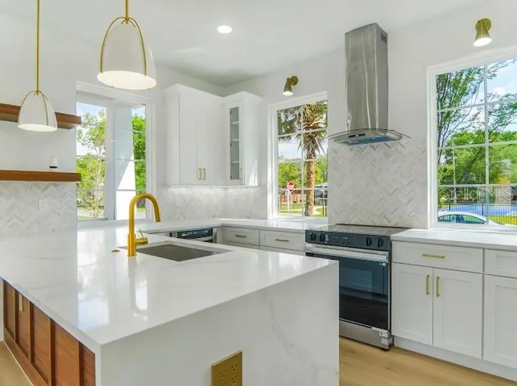 38 S Pollard Street Oakland FL 34760
