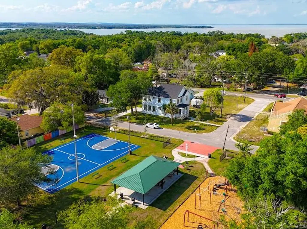 38 S Pollard Street Oakland FL 34760
