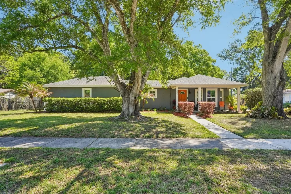 327 S Lakeview Avenue Winter Garden FL 34787
