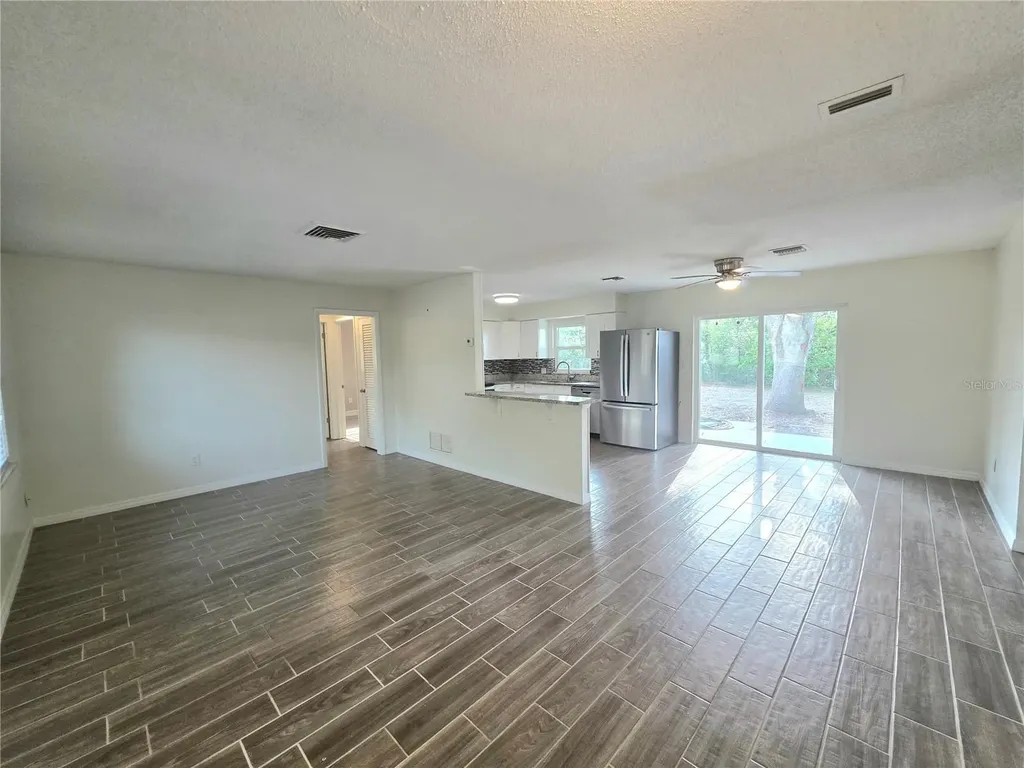 2932 E Ahern Drive Orlando FL 32817