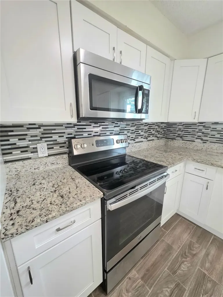 2932 E Ahern Drive Orlando FL 32817