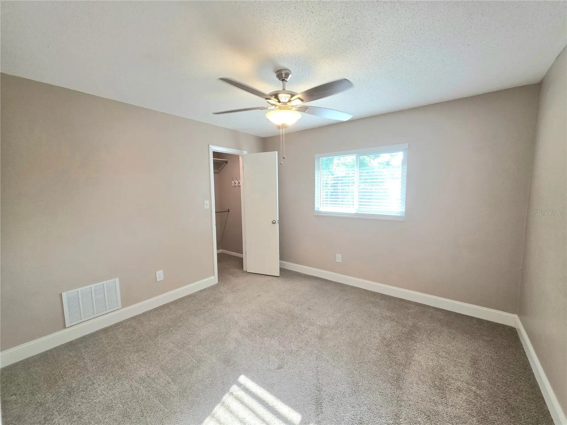 2932 E Ahern Drive Orlando FL 32817