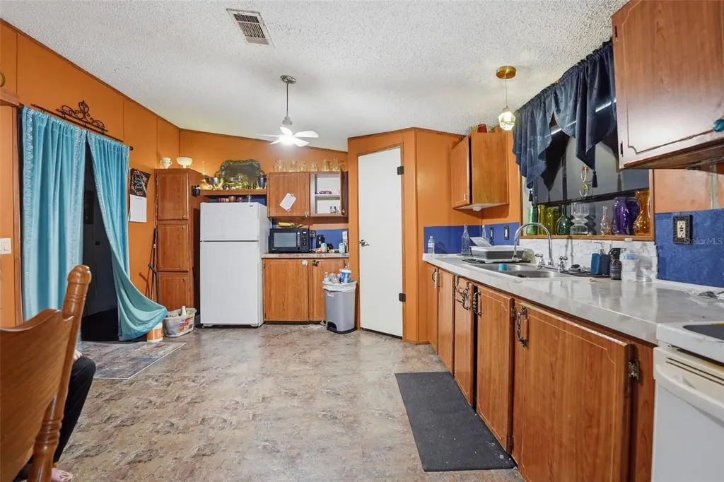 39751 Anchor Avenue Eustis FL 32736